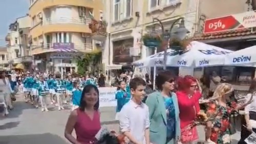 Бургас отбеляза 24 май с най-мащабното шествие в страната - E-Burgas.com