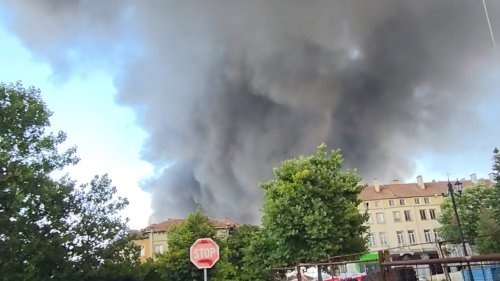 Гъст дим от мащабен пожар в Средец: следи се движението към населените места - E-Burgas.com