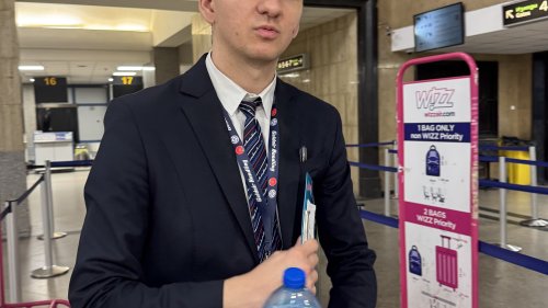 Неадекватният господин поставен да решава кой багаж трябва да се таксува 