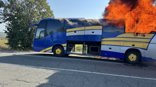 Автобус гори в движение край Долни чифлик - E-Burgas.com