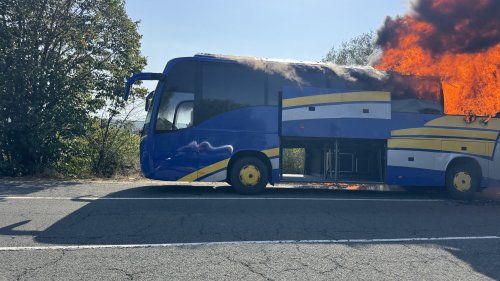 Автобус гори в движение край Долни чифлик - E-Burgas.com