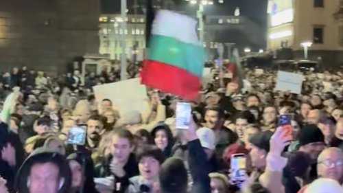 Самозабравилата се власт срещу народа: хиляди на протест в Триъгълника на властта - E-Burgas.com