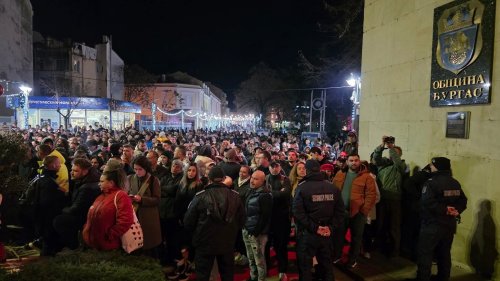 100 души протестираха в Бургас… според националните медии - E-Burgas.com