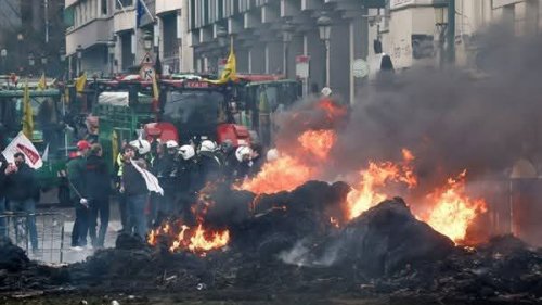 Фермерите на Европа обсадиха Брюксел: протести под прозорците на властта по време на Европейския съвет - E-Burgas.com