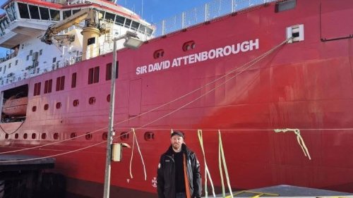 Бургас на края на света: доц. д-р Карен Мануелян развя знамето на града в Антарктида - E-Burgas.com