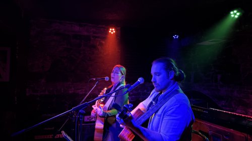 Ten Fingers се превърна в сцена на жива музикална магия: вечерта на Самуел Мануелян с мощната подкрепа на Мариана Добрева и Ясен Димитров - E-Burgas.com