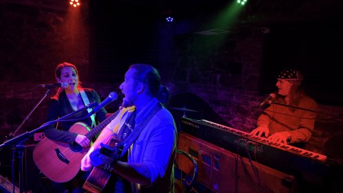 Ten Fingers се превърна в сцена на жива музикална магия: вечерта на Самуел Мануелян с мощната подкрепа на Мариана Добрева и Ясен Димитров - E-Burgas.com