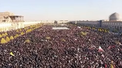 Иран в траур и гняв: десетки хиляди по улиците след смъртта на Али Хаменей, армията обещава мъст - E-Burgas.com