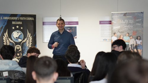  Десетки млади хора от Бургас се срещнаха с представители на бизнеса в рамките на инициативата „Среща с големия бизнес“ - E-Burgas.com