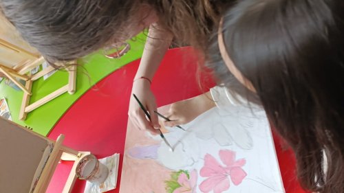 Деца от Бургас рисуват доброта: великденски пленер обедини училища и академия в кауза за възрастните - E-Burgas.com