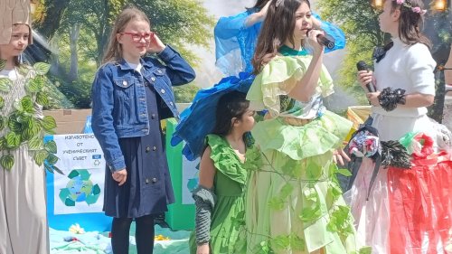 ОУ „П. Р. Славейков“ отбеляза Деня на Земята с еко празник и силни послания от децата - E-Burgas.com