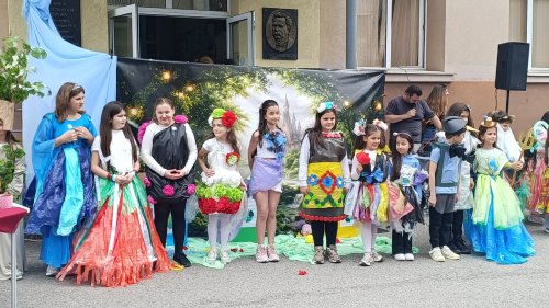 ОУ „П. Р. Славейков“ отбеляза Деня на Земята с еко празник и силни послания от децата - E-Burgas.com