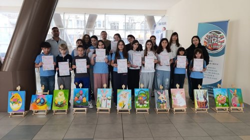 Деца от Бургас рисуват доброта: великденски пленер обедини училища и академия в кауза за възрастните - E-Burgas.com