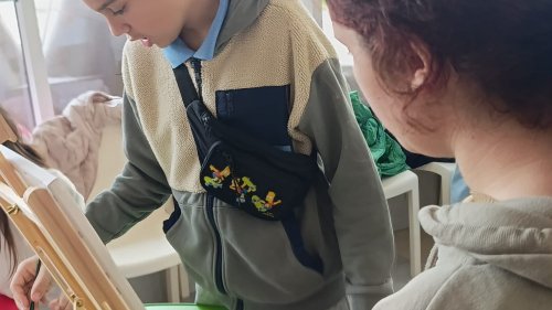 Деца от Бургас рисуват доброта: великденски пленер обедини училища и академия в кауза за възрастните - E-Burgas.com