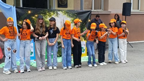 ОУ „П. Р. Славейков“ отбеляза Деня на Земята с еко празник и силни послания от децата - E-Burgas.com