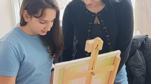 Деца от Бургас рисуват доброта: великденски пленер обедини училища и академия в кауза за възрастните - E-Burgas.com