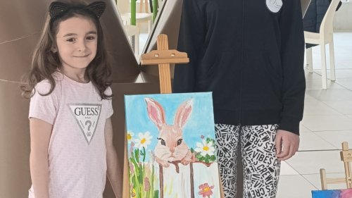 Деца от Бургас рисуват доброта: великденски пленер обедини училища и академия в кауза за възрастните - E-Burgas.com