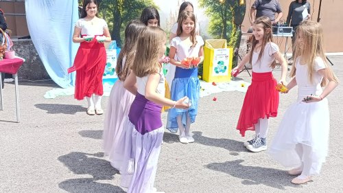 ОУ „П. Р. Славейков“ отбеляза Деня на Земята с еко празник и силни послания от децата - E-Burgas.com