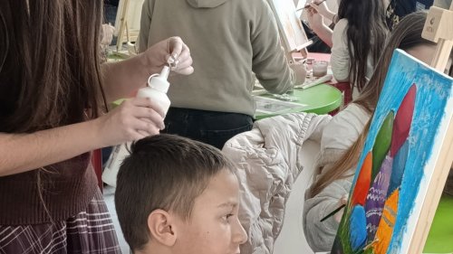 Деца от Бургас рисуват доброта: великденски пленер обедини училища и академия в кауза за възрастните - E-Burgas.com