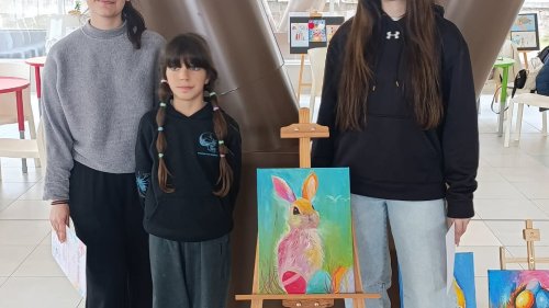 Деца от Бургас рисуват доброта: великденски пленер обедини училища и академия в кауза за възрастните - E-Burgas.com