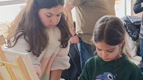 Деца от Бургас рисуват доброта: великденски пленер обедини училища и академия в кауза за възрастните - E-Burgas.com