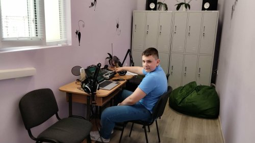 ОУ „П. Р. Славейков“ отвори вратата към бъдещето: Първото училищно радио и високотехнологичен STEM център променят образованието в Бургас - E-Burgas.com