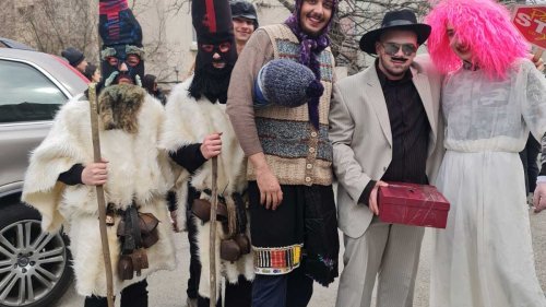 Традиционни срещи- беседи и кукерски маски изработени от деца в навечерието на 3 март в Пампорово зарадваха подрастващите - E-Burgas.com