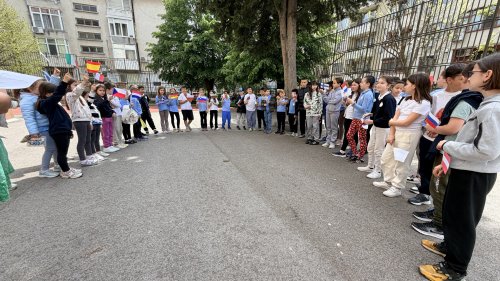 Малки европейци с големи знания: ОУ „П. Р. Славейков“ отбеляза Деня на Европа с истински урок по култура и география - E-Burgas.com