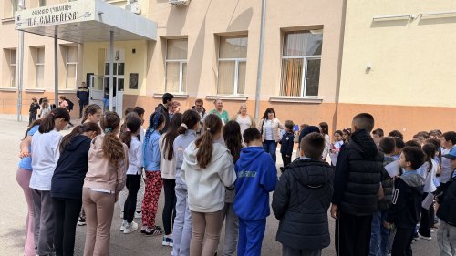 Малки европейци с големи знания: ОУ „П. Р. Славейков“ отбеляза Деня на Европа с истински урок по култура и география - E-Burgas.com