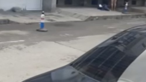 Гола баня на улицата в Бургас! Мъж се изкъпа на улук пред погледите на минувачи - E-Burgas.com