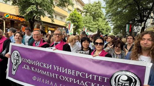 Бургас тръгна в шествие на духа! Хиляди изпълниха центъра за 24 май - E-Burgas.com