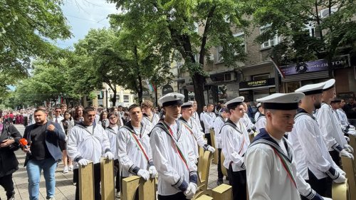 Бургас тръгна в шествие на духа! Хиляди изпълниха центъра за 24 май - E-Burgas.com