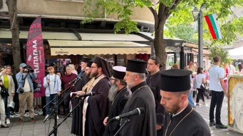 Бургас тръгна в шествие на духа! Хиляди изпълниха центъра за 24 май - E-Burgas.com