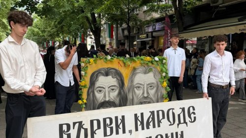 Бургас тръгна в шествие на духа! Хиляди изпълниха центъра за 24 май - E-Burgas.com