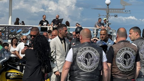 Абитуриентът Петър Стоянов бе изпратен с чест и уважение от мотористите на „Ню Рейс МСС“ - E-Burgas.com