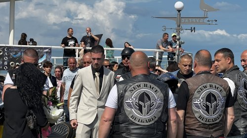 Абитуриентът Петър Стоянов бе изпратен с чест и уважение от мотористите на „Ню Рейс МСС“ - E-Burgas.com