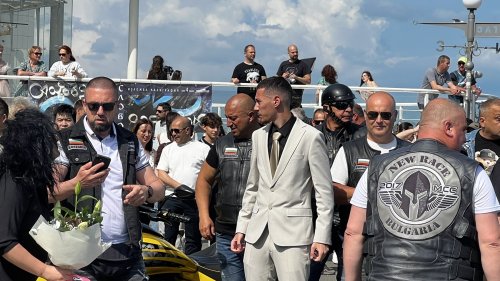 Абитуриентът Петър Стоянов бе изпратен с чест и уважение от мотористите на „Ню Рейс МСС“ - E-Burgas.com
