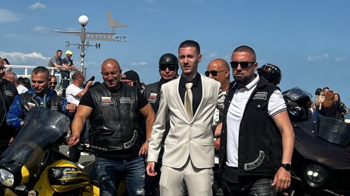 Абитуриентът Петър Стоянов бе изпратен с чест и уважение от мотористите на „Ню Рейс МСС“ - E-Burgas.com