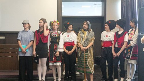 Младите таланти от ОУ „П. Р. Славейков“ представиха спектакъла „Умно село“ в Морско казино - E-Burgas.com