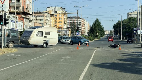Тежка катастрофа между мотоциклет и автомобил с каравана в ж.к. „Меден рудник“ - E-Burgas.com