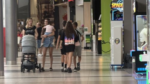 Опасна мода сред деца в Бургас. По трима на една електрическа тротинетка - E-Burgas.com
