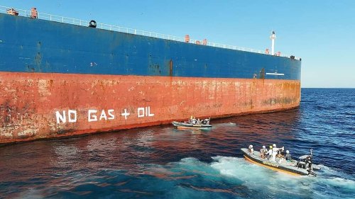 KAIROS ОСЪМНА С „NO GAS + OIL“, НО ИСТИНСКАТА ОПАСНОСТ Е ВОЙНАТА СРЕЩУ КОРАБИТЕ В ЧЕРНО МОРЕ - E-Burgas.com