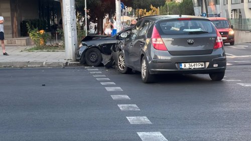 Катастрофа с пострадали на кръстовището на „Христо Ботев“ и „Цар Борис I“ в Бургас - E-Burgas.com