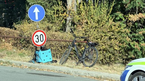 Велосипедист на Wolt и моторист се сблъскаха в Бургас - E-Burgas.com