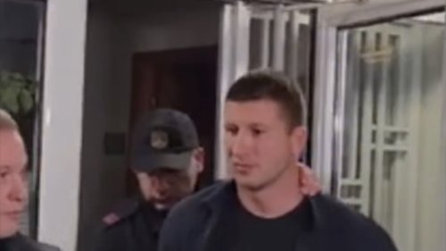 Държавата на абсурдите: гардът на НСО с белезници, журналистката с микрофона - E-Burgas.com